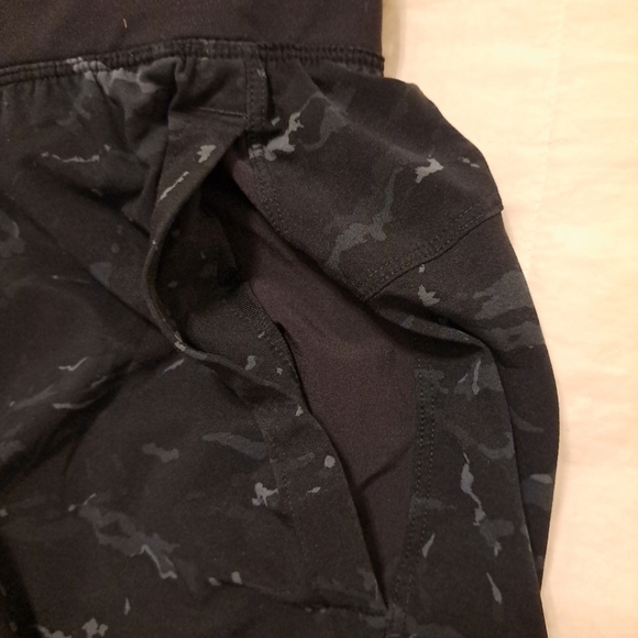 Mens Lululemon Lined Compression Workout Running Shorts Size Small - Picture 3 of 7